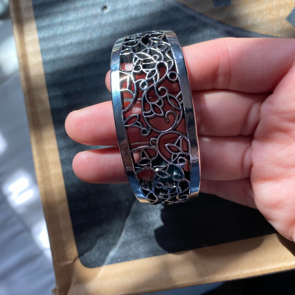 Adjustable bracelet